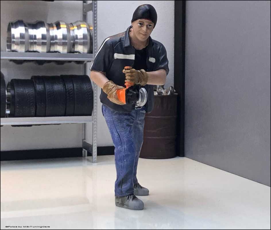 1:18 Workshop "Mr.Chop" FIGURE